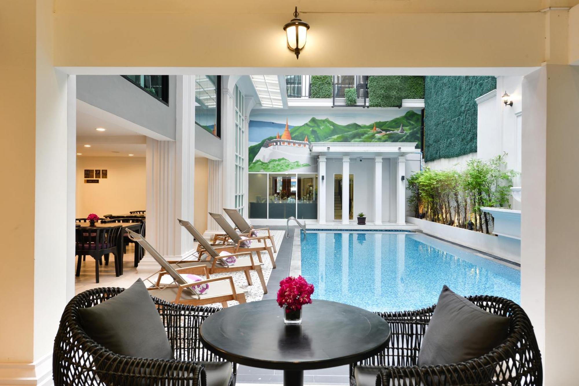 Villa De Pranakorn Bangkok Dış mekan fotoğraf The pool at the hotel