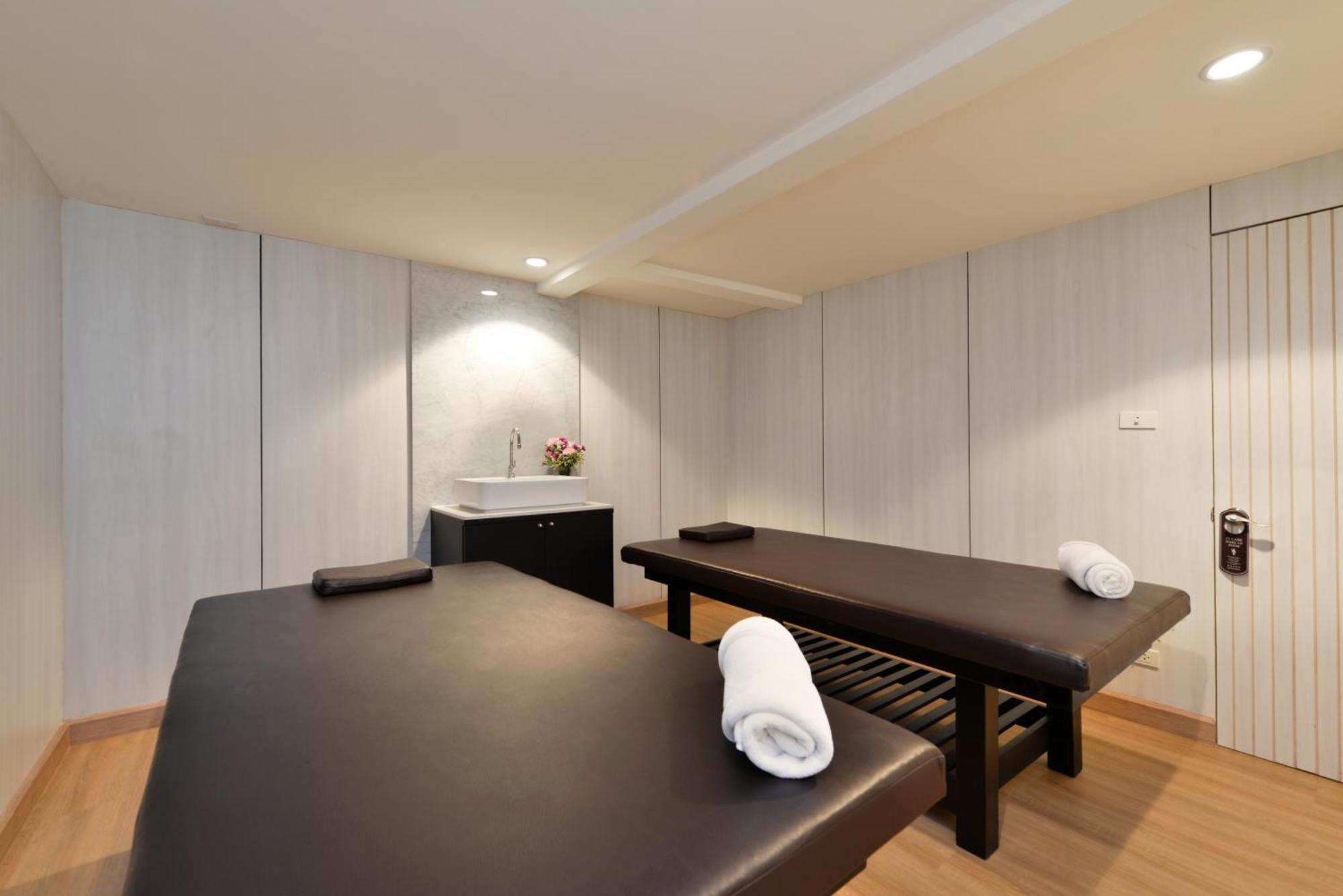 Villa De Pranakorn Bangkok Dış mekan fotoğraf Massage beds