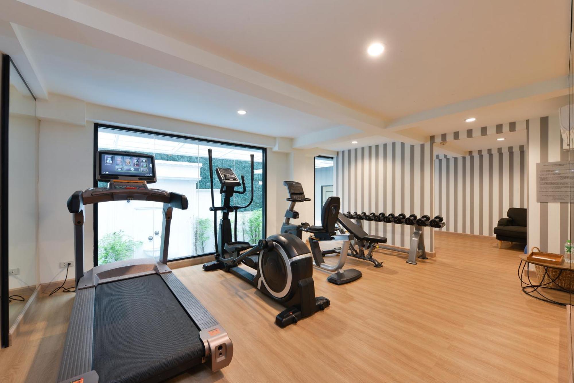 Villa De Pranakorn Bangkok Dış mekan fotoğraf A gym at a hotel