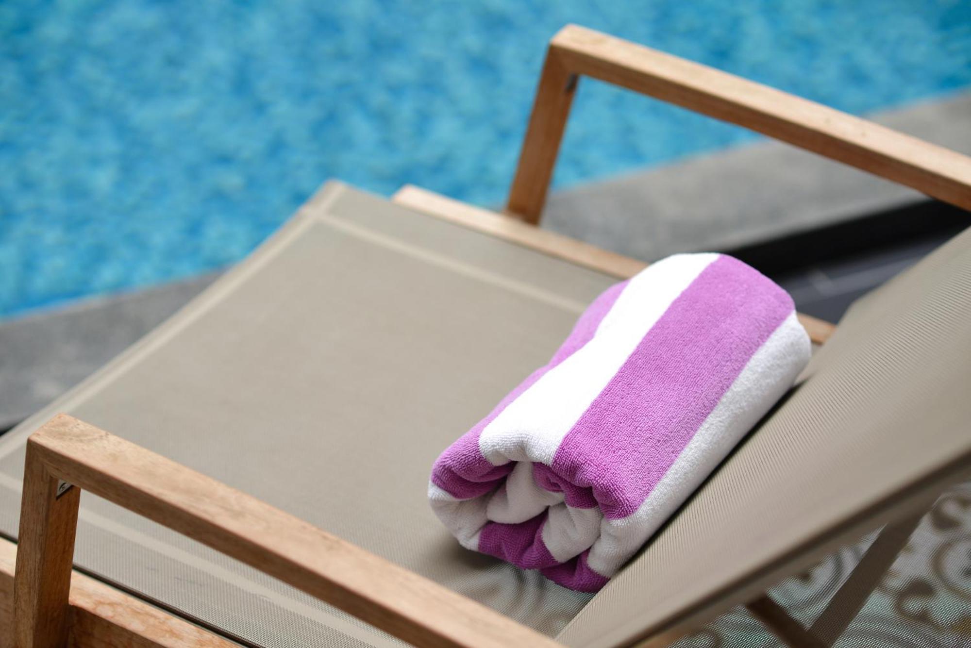 Villa De Pranakorn Bangkok Dış mekan fotoğraf A pool towel